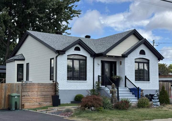 Toiture résidentielle en bardeaux d'asphalte Saint-Rémi