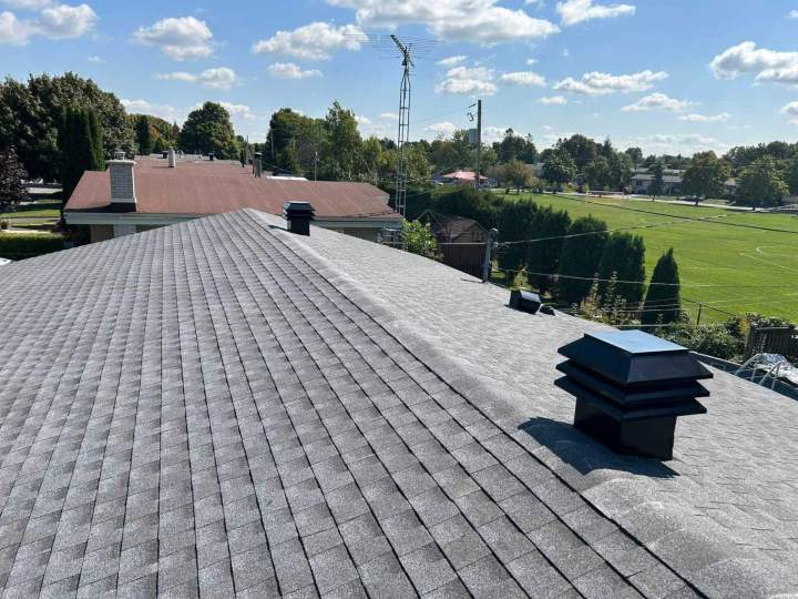Installation de toiture en bardeaux d'asphalte Saint-Rémi